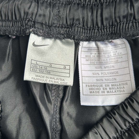 Vintage Nike basketball shorts – Fitz women’s size extra small, small - Picture 4 of 10